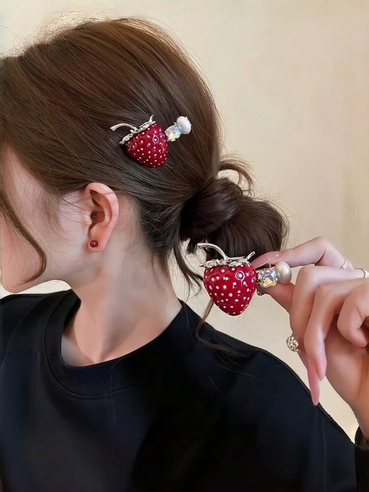 2 قطعة مشابك شعر فراولة ثلاثية الأبعاد لطيفة، مشابك شعر على شكل منقار البط مزينة باللؤلؤ الحلو والكريستال، إكسسوارات شعر فاكهة كاواي للبنات، للاستخدام اليومي/الحفلات/إجازة الشاطئ، هدية جمالية للنساء، مشابك شعر - متعدد الألوان - مشاهدة 2