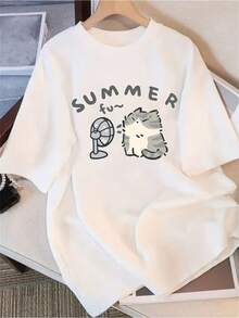 Camiseta de algodón ligera y transpirable de edición limitada, estilo Y2K de una sola pieza, con un diseño estampado de un lindo gato sosteniendo un secador de pelo y la frase SUMMER FUN impresa en ella. Esta camiseta blanca de manga corta y cuello redondo está inspirada en el anime y perfecta para uso casual y fiestas de cumpleaños. Algodón ligero - Blanco - Ver 7