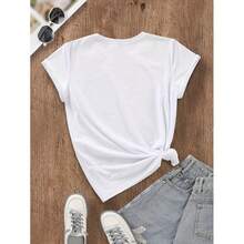Camiseta casual de manga corta para mujer - Blanca con estampado de corazones, texto en francés y diseño de velero, cuello redondo. - Blanco - Ver 3