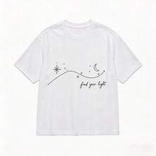 Camiseta Mujer Blanca Estampado Astral Minimalista, Playera de Manga Corta con Luna, Estrellas y Texto, Top Casual Moda Verano - Blanco - Ver 15