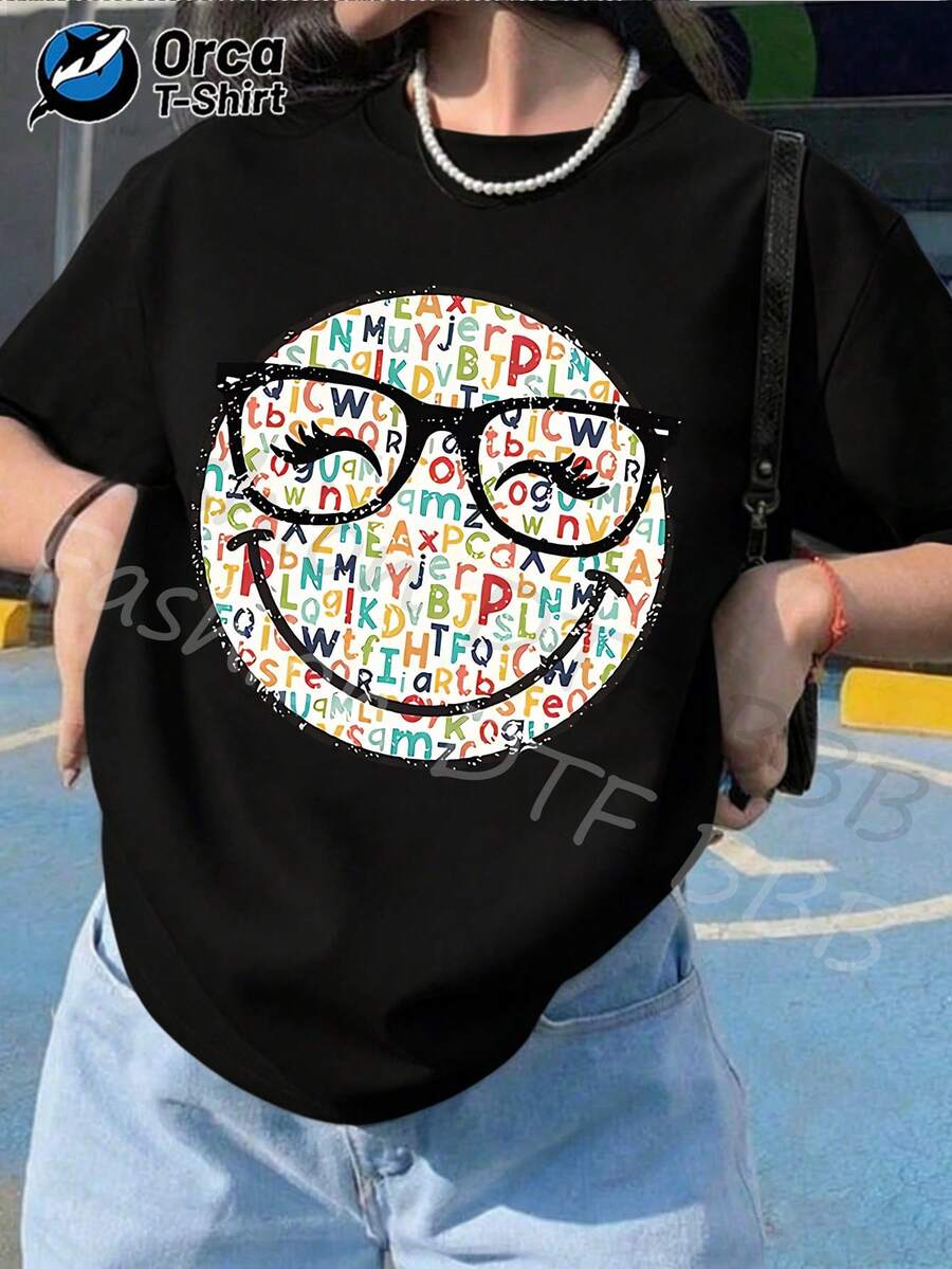 This T-Shirt Is Made Of 100% Fabric, Weighs 6.35 Ounces, And Features A Printed Design Of Glasses And A Face. It's An Orca Brand Product, Embodying Y2K Style, And Is Perfect For Casual Summer Outings, Outdoor Activities, And Vacations. - 黑色 - 查看 1