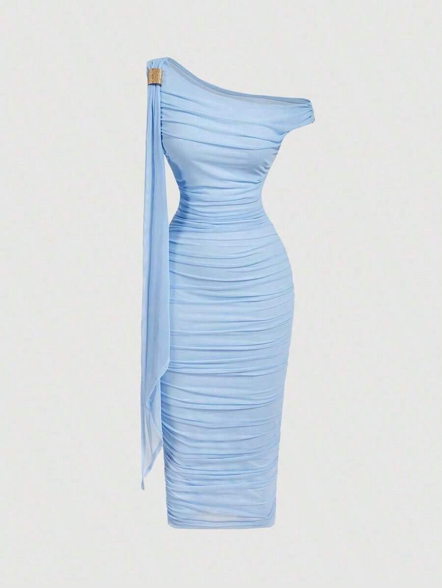 Vestido de longitud media con hombro asimétrico ajustado, fruncido y decoración de hebilla metálica para mujer - Azul - Ver 1