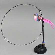 Vara interactiva para gatos con varillas dobles largas y base con ventosa fuerte, juguete de mano para gatos con plumas artificiales en rojo/verde, hecho de poliéster apto para gatitos y gatos adultos para jugar en interiores y exteriores - Ver 11