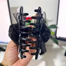 Nuevo clip para el cabello de moda romántica con flor de malla 3D negra y perlas falsas, versátil y elegante, adecuado para sesiones de fotos, hecho de plástico ABS, adecuado para todas las estaciones, accesorios para el cabello de verano, clips de garra para vacaciones - Negro - Ver 4