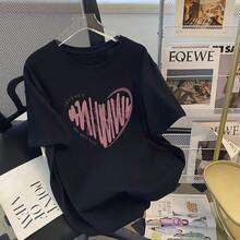 Camiseta de manga corta de algodón peinado con estampado de corazón estilo graffiti para mujer, corte holgado de verano, estilo coreano, elegante, estilo Hong Kong, efecto adelgazante, para parejas. - Negro - Ver 2