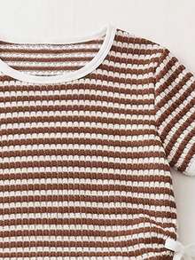 Conjunto de top con volantes en la cintura y lazo decorativo a juego con shorts minimalistas para niña - Marrón - Ver 4