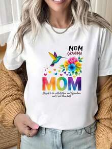 1 Piece Of Women's Short-Sleeved T-Shirt With A Round Neck And Interesting Print. This "Mom And Grandma" T-Shirt Features A Rainbow, Flowers, And Hummingbird Design, Making It An Ideal And Thoughtful Gift For Mothers And Grandmothers. It's Suitable For Christmas Parties, Sports Activities, Holiday Parties, Outings, And Other Festive Occasions. Made Of 100% Cotton (180g), The Designs Are Fully Printed. Unisex. - 白色 - 查看 1