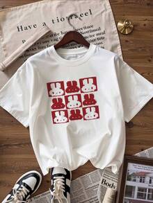 Camiseta de Manga Corta con Conejos Tiernos en Estilo Retro,Camiseta de manga corta de moda para primavera y verano de 2026, hecha en México, 180 gramos. Estampado de dibujos animados, modelo de pareja, apta para uso interior o exterior. Cuello redondo, unisex, ideal para oficina y ocio. Paquete de una pieza. - WH-P631577SLNDXZGY408 - Ver 4