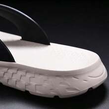 2026 Nuevas chanclas con suela gruesa para hombres, sandalias casuales de verano antideslizantes, antiolor, de suela suave y duradera, cómodas para uso en exteriores, adecuadas para adolescentes, playa y hogar - Blanco y Negro - Ver 9