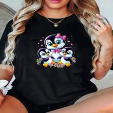 Camiseta casual de talla grande para mujer con estampado de pingüino, mangas cortas, cuello redondo y ligera elasticidad - Negro - Ver 1