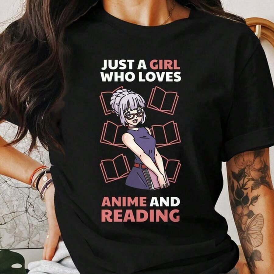 Camiseta de chica lectora de anime, regalo para amantes del manga, top elegante para mujer. Camiseta unisex 100 % algodón de 220 g, punto cerrado, gran durabilidad. Apta para todo tipo de personas, ya sean mujeres o hombres. Tejido duradero de alta calidad, apto para todas las estaciones, suave al tacto, pero duradero. Tops transpirables. Conjuntos de otoño para mujer. Conjuntos de vacaciones para mujer. Disfraz de Pascua y San Patricio para mujer. Camiseta Y2k - Negro - Ver 1