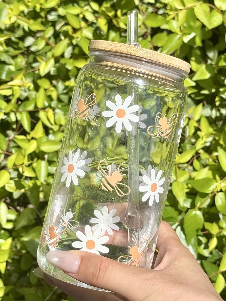 Gelas Air Transparan Anti Bocor 16oz dengan Sedotan | Motif Bunga Daisy dan Lebah Kartun yang Lucu | Gelas Perjalanan untuk Kopi Dingin | Termasuk Tutup dan Sedotan | Dicetak dengan Gaya "Kaleng Soda" | Modis dan Menyenangkan untuk Minuman Dingin - MultiWarna - View 1