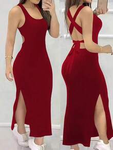 Vestido ajustado y sexy con escote pronunciado, espalda descubierta, tirantes cruzados y abertura - Burdeos - Ver 1