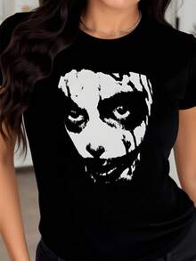 An Artistic Face Formed By Intense White Strokes That Evoke Deep Emotions And Reflect The Duality Between Strength And Mystery Within A Powerful Abstract Expression. A Modern, Elegant, Casual Women's T-Shirt For Everyday Wear. - 黑色 - 查看 8