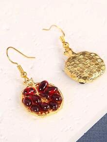 1 par de pendientes colgantes de metal con forma de granada, de estilo europeo y americano, creativos y de moda, con gemas rojas, de diseño único y un sentido interesante de exageración - Multicolor - Ver 2