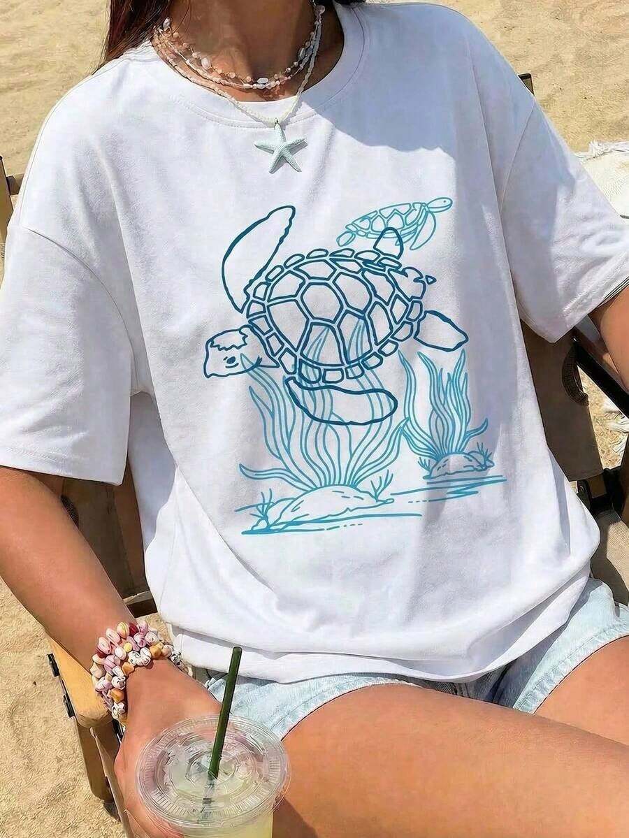 Camiseta Casual para Mujer, Estética Y2K, con Gráfico de Líneas de Tortuga Marina, Camiseta de Manga Corta con Cuello Redondo, Estilo Urbano Casual, Top Vintage Retro con Estampado Oceánico de Verano, Atuendo para Vacaciones en la Playa de Verano, Uso Diario, Citas para Café, Viajes de Surf, Fiestas, Moda Vacacional para Adolescentes, Camiseta Gráfica Holgada para Mujeres Jóvenes y Amantes del Océano, 100% Algodón, Duradera. - Blanco - Ver 1