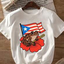 100% Camiseta |   Unisex, tela cómoda, ropa casual, diseño de rana manchada marrón sobre flores de hibisco rojas - camiseta con fondo decorado con bolsa de moda, zapatillas y percha de madera. - Rojo - Ver 7