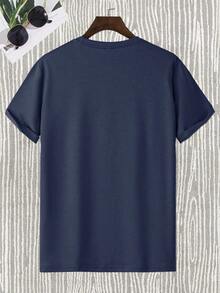 Camiseta de manga corta estampada para hombre con eslogan y figuras ilusorias, cuello redondo y estilo casual para el verano - Azul marino - Ver 2