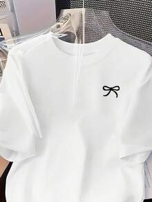 Soft 100% Cotton T-Shirt. New Women's Fashion Design With A Round Neck And An Artistic Bow Print, Perfect For A Comfortable And Casual Outfit. This Versatile Short-Sleeved T-Shirt Is Breathable And Goes With Everything. - 白色 - 查看 3