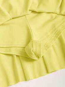 Conjunto de top de tirantes y minifalda plisada y con decoración de flores metálicas para mujer, ideal para el verano - Amarillo - Ver 7