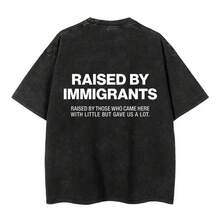 Top Oversize de Mujer "Raised By Immigrants", Camiseta de Manga Corta Rosa Lavado Vintage, Prenda Casual de Moda Urbana para Mujer (Se Puede Combinar con Leggings) - Camiseta de algodón lavado - Negra - Ver 4
