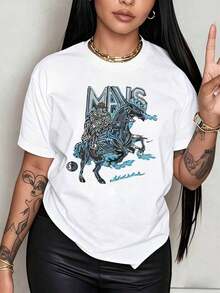 Premium. A Skeletal Rider Rides A Spectral Flaming Steed. Women's T-Shirt, 100% Cotton, Displaying Bravery And Mystery In A Bold Design With The Word 'MAIS' Boldly Printed. . - 白色 - 查看 1