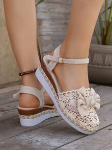 Giày sandal đế xuồng móc họa tiết hoa phong cách Boho, sandal bít mũi có quai điều chỉnh được. - Màu be - Xem 5