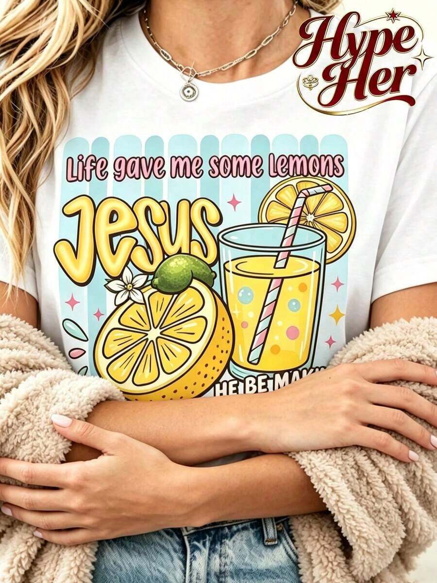 Vintage HypeHer Nueva Camiseta de Verano 2026 para Mujer con Estampado 'Jesus Lemonade', Camiseta Gráfica 'But My Jesus He Be Makin' Lemonade', Estilo Casual Urbano de Playa y Vacaciones, Camiseta Holgada Multifuncional de Cuello Redondo Beige de Manga Corta, Regalos Ideales para Pascua, Ropa de Verano para Mujer. Moda - Blanco 2 - Ver 1