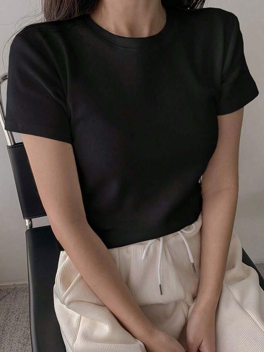 Camiseta básica de cuello redondo, estilo preppy. - Negro - Ver 1