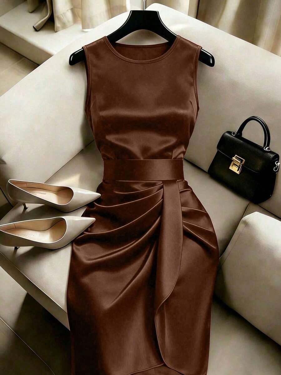Vestido de mujer de alta gama y lujo, de moda de nicho francés retro, sin mangas, con pliegues, brillante, con abertura asimétrica y cintura ceñida - Marrón - Ver 1