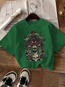 Size Plus, This T-Shirt Features A Fantastical Design Incorporating Occult Symbols, Including A Levitating Eyeball, A Flying Agaric Mushroom, An Ouroboros, A Skull, And Lunar Phases-All Surreal Elements. The Overall Visual Style Blends Dark Magic And Cosmetics. - 綠色 - 查看 5
