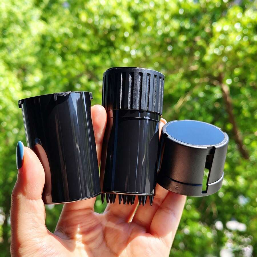 1pc, Small/Large 2 Sizes Plastic Grinder, Cross-Border Hot-Selling Portable Smoking Accessory, Outdoor Portable Tobacco Grinder, Suitable For All Age Hand-Rolling Enthusiasts Manual Plastic Grinding Tool, Practical Gift For Old Friends Gathering!