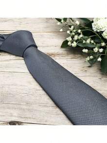 Men's Striped Tie In A Solid Color With A Quality Texture, Essential For Weddings, Business, And Formal Occasions. - Gris Oscuro - View 1