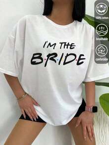 1 pieza de camiseta de moda para mujer, primavera/verano, color sólido, manga corta, corte holgado, cuello redondo, 100% algodón, estampada con el patrón "I'M THE BRIDE", ropa casual de primavera/verano para mujer, ropa urbana, ropa de vacaciones, camisetas de invierno para mujer, camisetas oversize para mujer, camisetas estampadas para mujer, camisetas de manga corta para mujer, top de verano, estilo K-Pop, ropa de mujer, ropa de verano para mujer, jersey, ropa de fiesta, sudaderas para mujer, ropa de invierno para mujer, ropa de verano para mujer, ropa curvy para mujer, sudadera oversize para mujer, para amigas, vacaciones, casual, oficina/salón/hogar/deportes al aire libre/estilo retro/sencillo, diseño divertido, tops casuales para todas las estaciones, camisetas de manga corta para parejas en San Valentín, camisetas un Camiseta de manga corta cómoda y versátil. - Blanco - Ver 3
