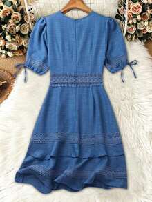 Vestido de mujer con cuello en V, volantes y estampado floral diminuto con cintura ceñida - Azul - Ver 2
