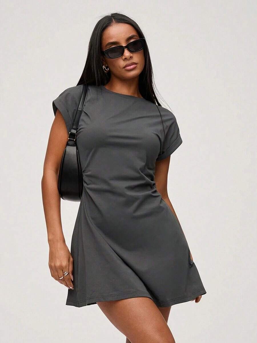 Vestido corto casual de punto de unicolor con cuello redondo, manga corta y cordón lateral para mujer - Gris Oscuro - Ver 1