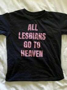 Camiseta Corta de Estilo Gótico Y2K para Mujer con Patrón Coreano - Camiseta de Algodón Negra con el Eslógan "Todas las Lesbianas Vienen al Cielo", Corte Holgado, Cuello Redondo, Mangas Cortas, Lavable a Mano, Ropa Casual de Orgullo Lésbico - Negro - Ver 1