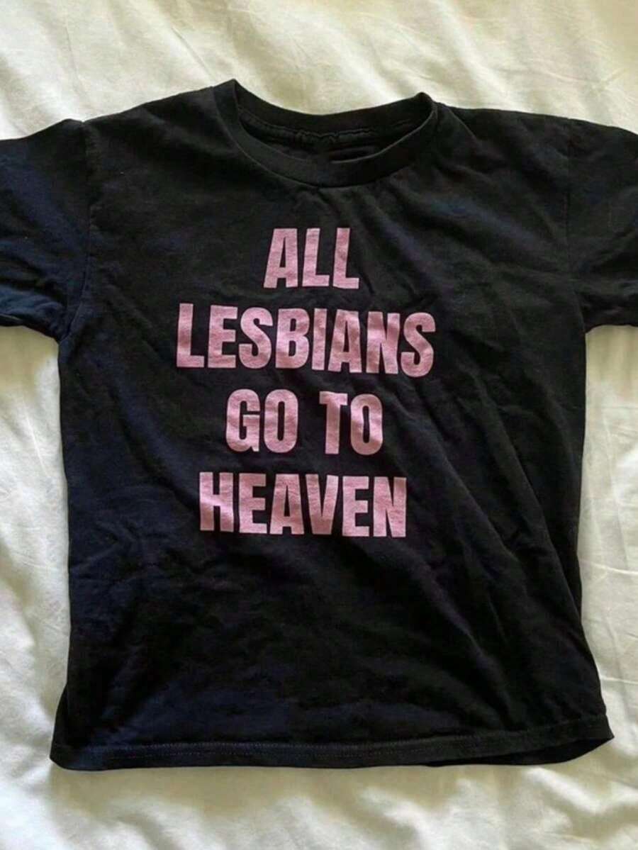 Camiseta Corta de Estilo Gótico Y2K para Mujer con Patrón Coreano - Camiseta de Algodón Negra con el Eslógan "Todas las Lesbianas Vienen al Cielo", Corte Holgado, Cuello Redondo, Mangas Cortas, Lavable a Mano, Ropa Casual de Orgullo Lésbico - Negro - Ver 1