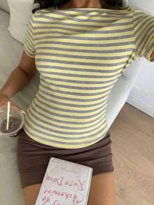 Camiseta de manga corta casual minimalista y sexy con hombros descubiertos a rayas rosa y gris, adecuada para primavera/verano.Las rayas rosa y gris te hacen ver talla grande blanca de piel. - Amarillo - Ver 3
