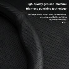Hocasen Bọc vô lăng, chất liệu da giả sợi carbon mờ kết hợp với da PU đục lỗ thoáng khí, phù hợp với các dòng xe D-MAX/MU-X/ELF/N-Series/FORWARD/F-Series/TRAGA/TRAVIZ và các mẫu xe khác, có các màu đen, đỏ tía, nâu cà phê, cam. - Vỏ bọc vô lăng đục lỗ - Xem 10