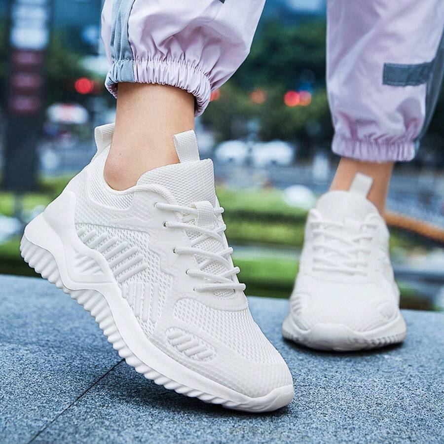 2026 Nouvelles chaussures de course sur route printemps/été pour femmes, chaussures de sport décontracté, légères et confortables pour les voyages et la marche en extérieur, chaussures de voyage respirantes et légères en maille pour femmes, chaussures de course polyvalentes et populaires - Blanc - Voir 1