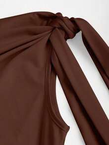 Sweetro Vestido ajustado sexy con volantes en el hombro oblicuo, que ciñe la cintura, estilo francés chic, minifalda ajustado - Marrón Mocha - Ver 6