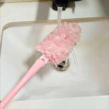 The Household Dust Remover Is A Retractable, Electrostatically Charged, Ultra-Fine Fiber Adsorption Tool For Cleaning. It Is A Broom With A Feather-Like Design, Used With An Extendable Electrostatic Cleaning Rod. This Long-Handled Tool Is Very Suitable For Cleaning Ceilings, Floors, Under Beds, And Narrow Spaces. It Is Very Lightweight. - Multicolor - View 8