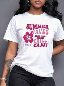 A Vibrant Retro Print Featuring 'SUMMER WAVES' And 'CHILL ENJOY', Wavy Lettering, And A Tropical Hibiscus Evokes The Summer Spirit Of 1971. It Symbolizes Joy, Relaxation, And Enjoying Every Sunny Moment-An Invitation To Happiness. Women's T-Shirt, 100% Cotton. - 白色 - 查看 7