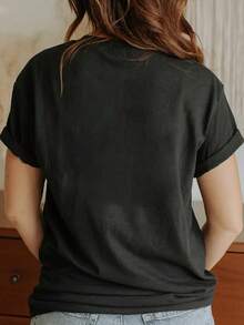 Camiseta para mujer con estampado "Mama" y "Feliz Día de Mamá" - Prenda ligera de algodón de manga corta con letras en español y corazones - Regalo para el Día de la Madre, cumpleaños o atuendo diario para celebraciones españolas - Ropa casual cómoda y duradera para mujer (Diseño con frase en español) - Ideal para uso en casa o restaurante, cuello redondo, lavable a máquina, estampado festivo, perfecta para todas las estaciones y mamás - Negro - Ver 2