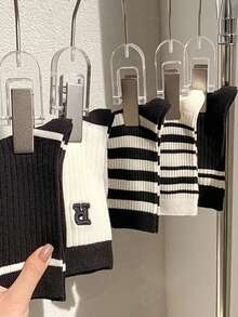 Meias de Cano Médio com Bordado de Letras em Listras Pretas & Brancas, Meias Esportivas de Algodão com Contraste de Cores Estilo Coreano, Meias Slouch Preppy Casuais Versáteis para Mulheres - Multicolorido - Visão 6