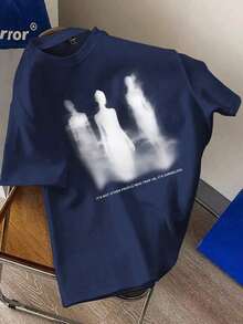 Camiseta de manga corta estampada para hombre con eslogan y figuras ilusorias, cuello redondo y estilo casual para el verano - Azul marino - Ver 12