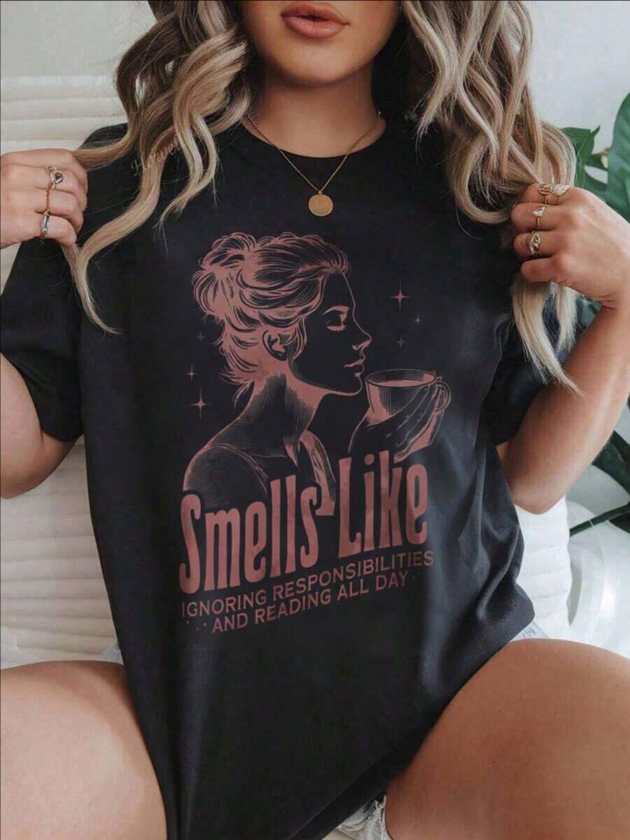 Mujer Sosteniendo una Taza con Estrellas y Texto, Camiseta Casual con Estampado Moderno para Mujer, Adecuada para Todas las Temporadas
-Blanco - Negro - Ver 1