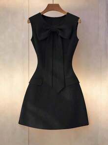 Vestido de mujer de unicolor, cuello redondo, ajustado, con lazo delantero y sin mangas - Negro - Ver 3