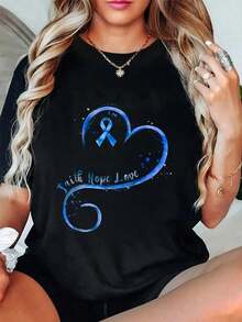 Camiseta 100% Algodón con la Frase "Fe, Esperanza, Amor" y Cinta Azul Oscuro para la Concientización sobre el Cáncer de Colon - Estilo Vintage Urbano Unisex, Manga Corta, Cuello Redondo, Corte Holgado - Negro - Ver 1